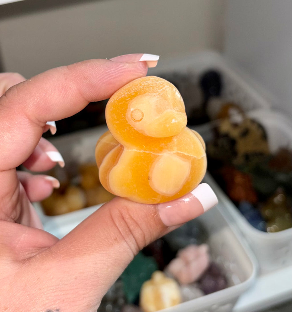Yellow calcite duck